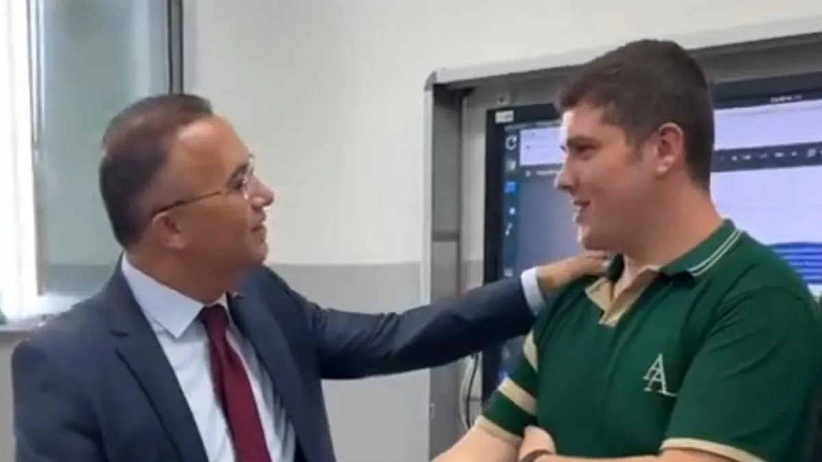 Helal olsun Ahmet ! Yolda bulduğu altını polise teslim etti