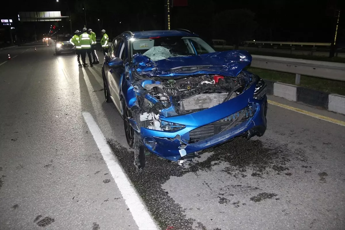 At’a Çarpan Otomobilde 3 Yaralı