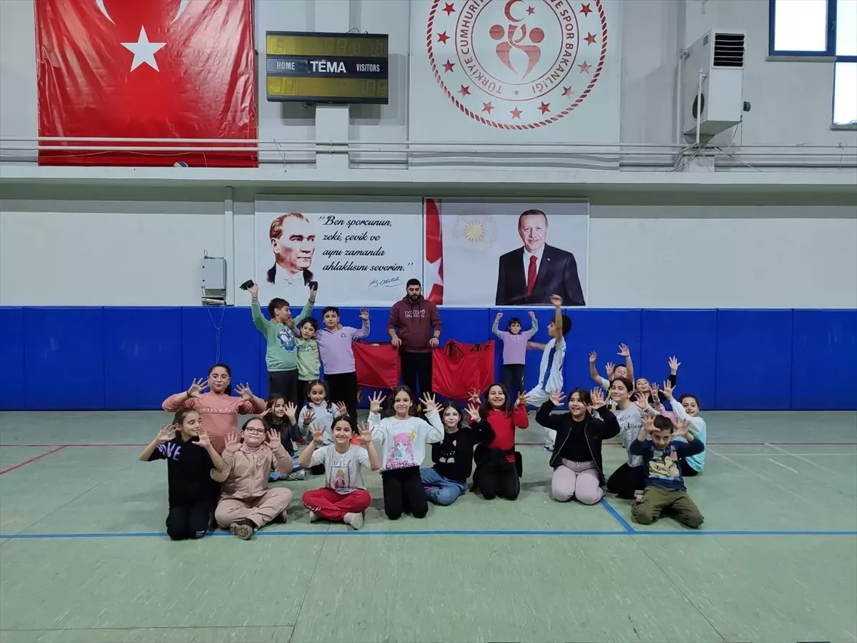 Cide’de Voleybol Antrenmanları Devam Ediyor