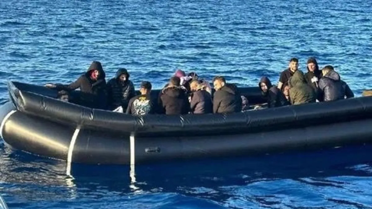 İzmir’de göçmen botu battı: 5 kişi kayıp