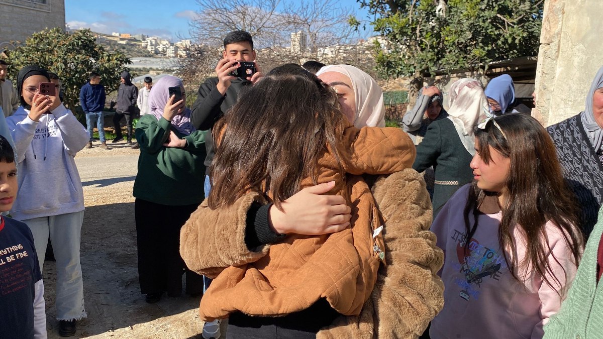 Gazze’de ateşkes: Filistinli esir Cenin Amro ailesine kavuştu