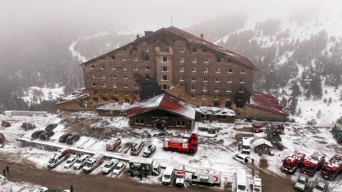 Grand Kartal Otel’de soğutma ve arama kurtarma işlemleri tamamlandı