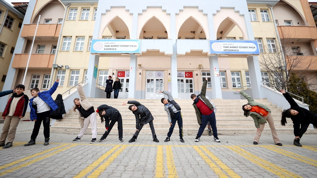 Kırklareli’nde öğrenciler, obeziteye karşı spor yapıyor
